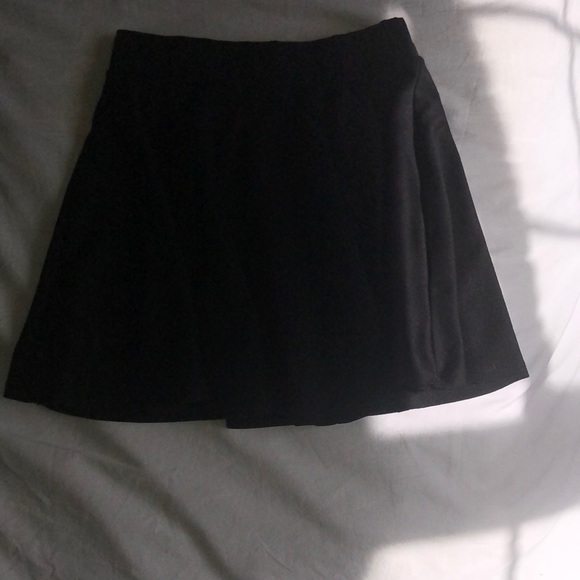 Black mini skirt - Picture 2 of 2
